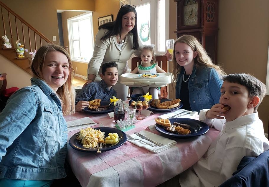 2018-04-02 Easter at the Kids table.jpg